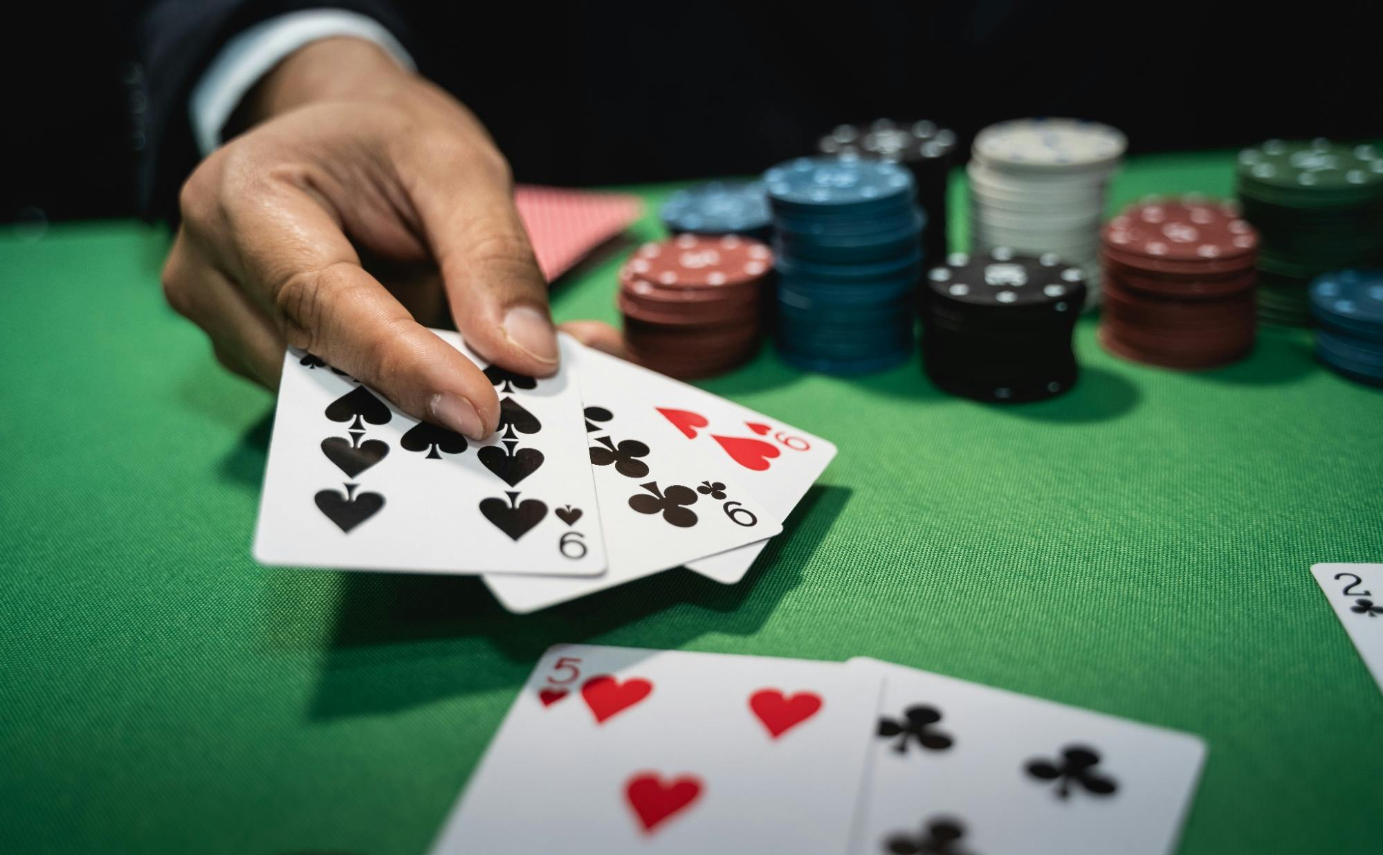 ポーカーのエクスプロイト戦略とは その特徴を解説 ブログ Bitcasino ポーカーのエクスプロイト戦略とは その特徴を解説 ブログ Bitcasino