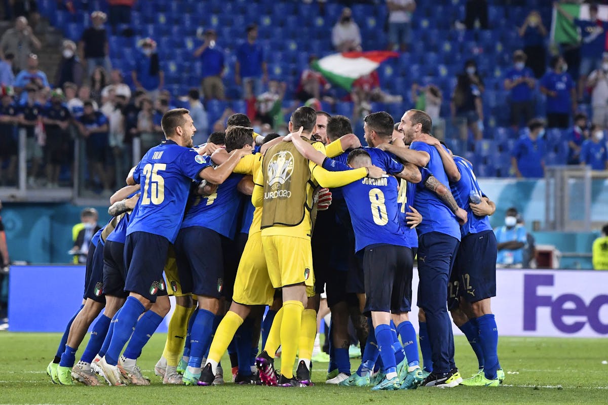 Locatelli's brace sends Italy to Knockout Stages ...