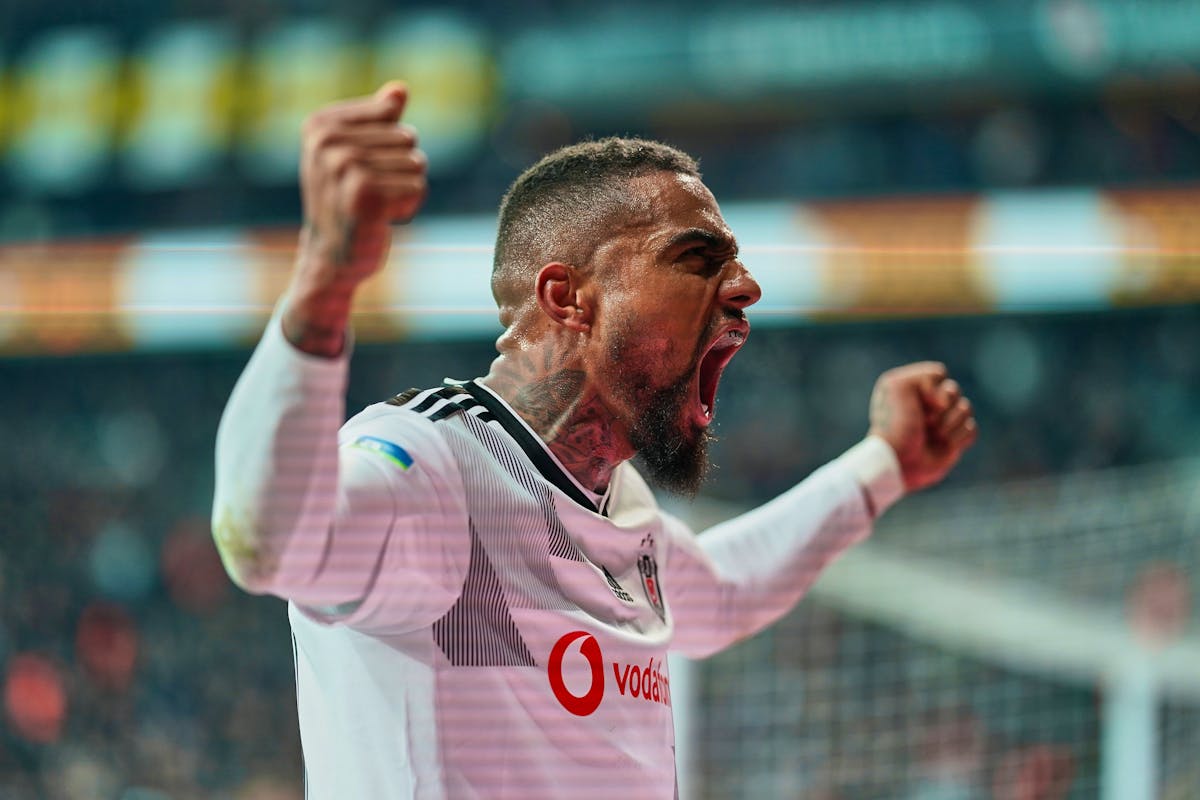 Boateng deixa a Fiorentina e acerta com o Besiktas 