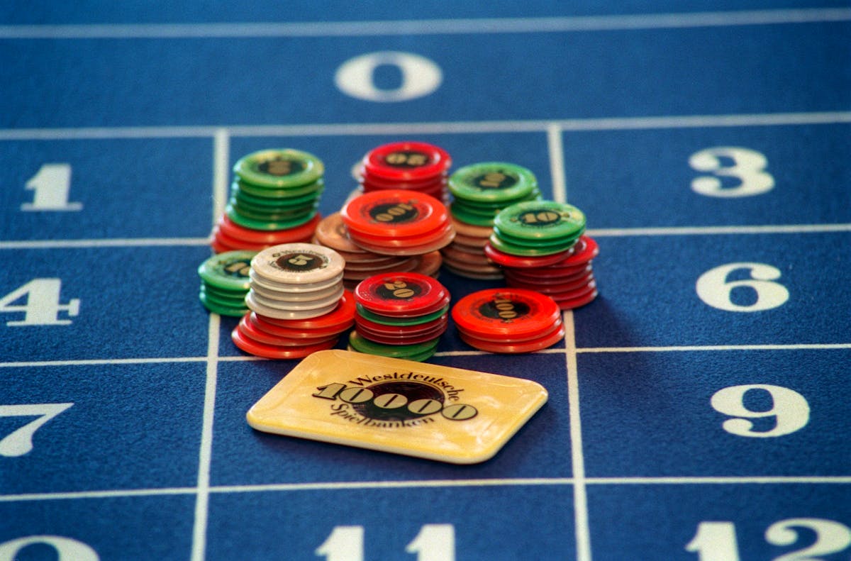 Why do casinos use chips and not cash at the tables? Blog Bitcasino.io