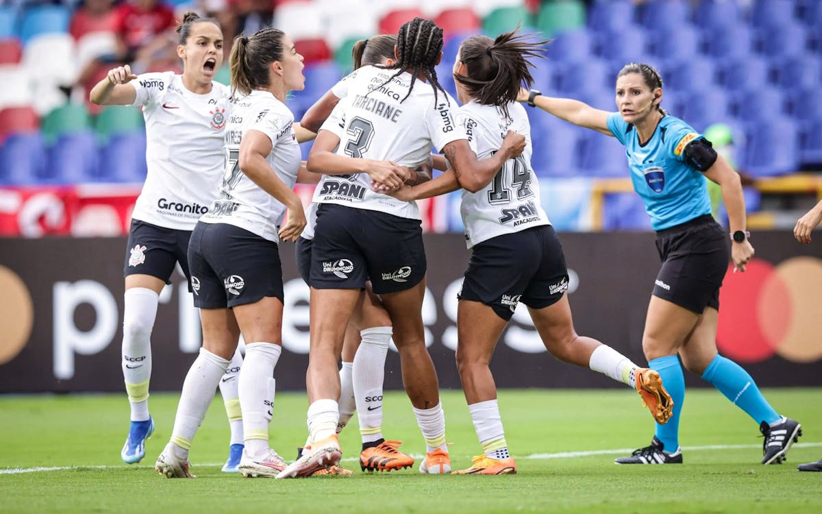 Palmeiras vai à final da Libertadores feminina e aguarda