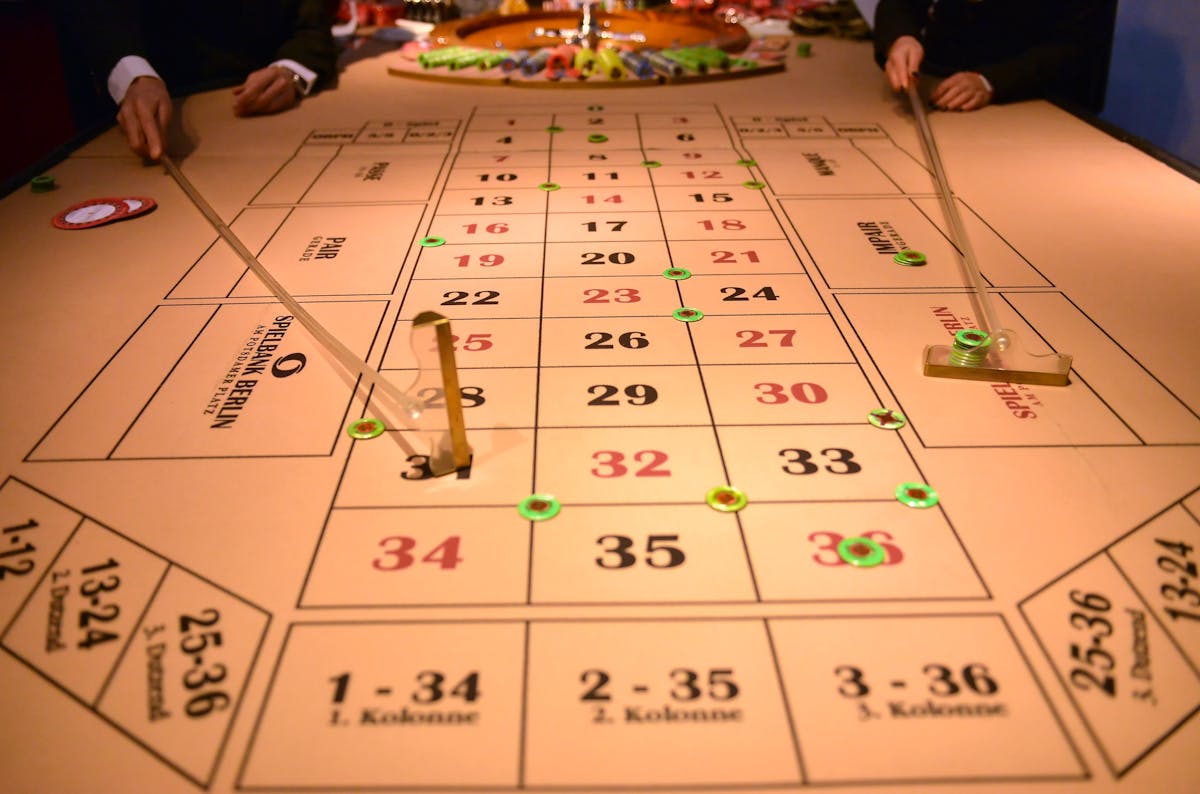 Croupier Vs Dealer