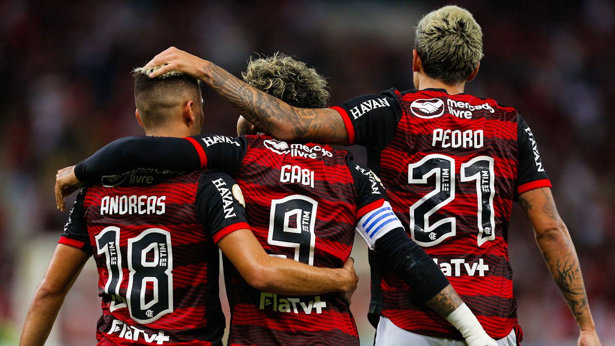 Giro de notícias do IO: Flamengo supera desfalques e vence Tolima na Colômbia, Palmeiras atropela o Cerro Porteño no Paraguai e Tottenham chega a acordo com Richarlison