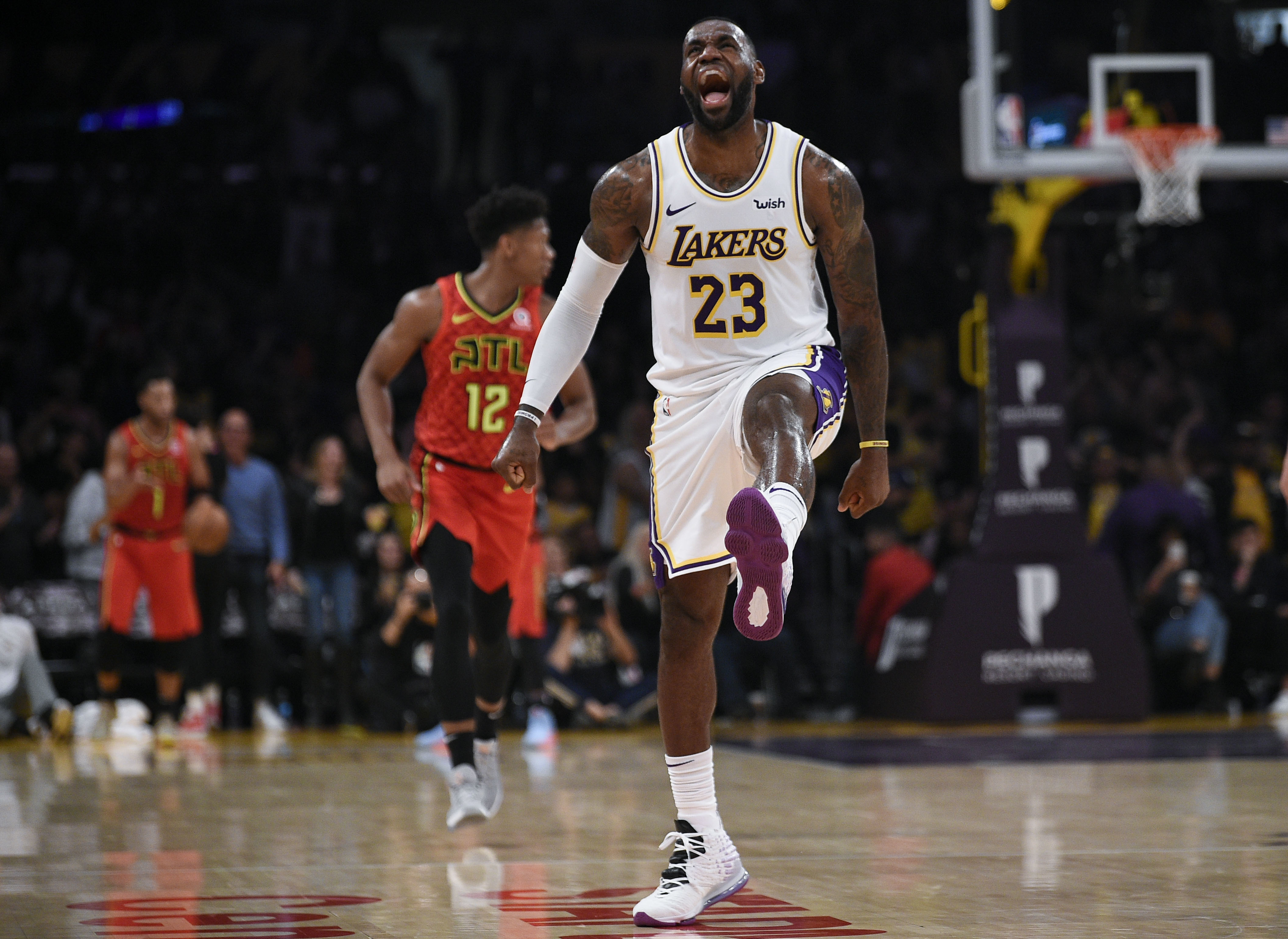 astro dos lakers