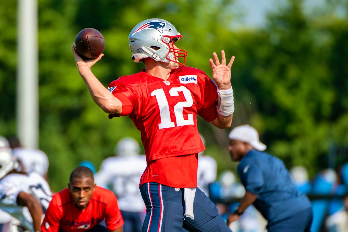 Tom Brady renueva con los New England Patriots por 2 años