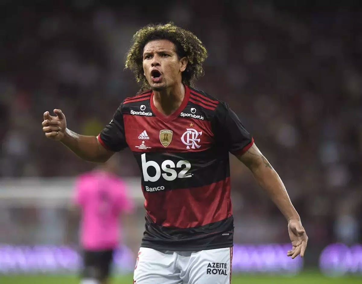 Giro de notícias do IO: Desfalques no Flamengo, jogos de terça da Libertadores e Manchester United pode tirar De Jong do Barcelona